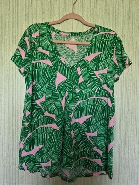 Lilly Pulitzer Size Medium Etta V-Neck Tee Let's Go Bananas  Leaf Print